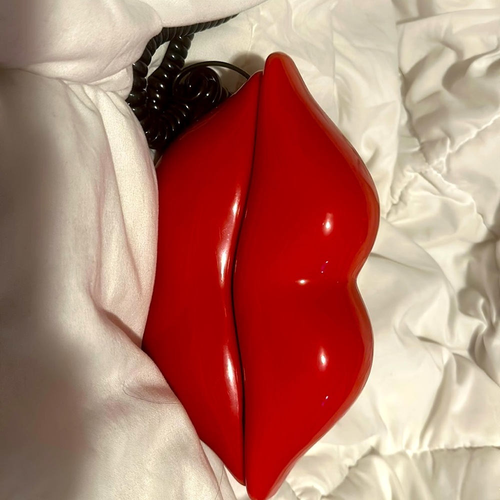 Lips telephone